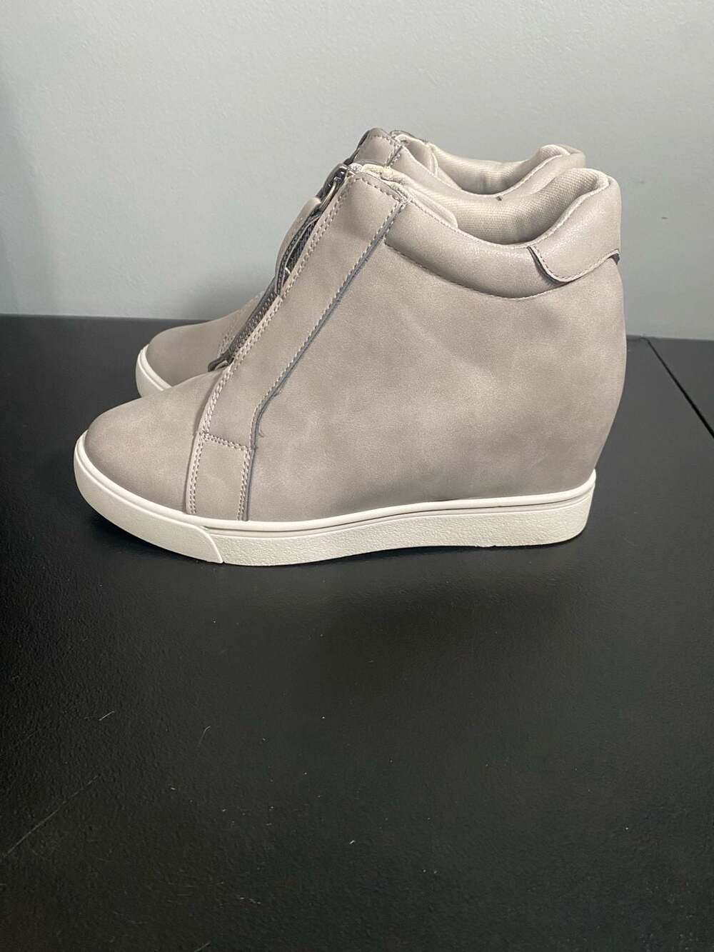 maurices Ginger Front Zip Sneaker Wedge Gray Size 6.5 - Picture 4 of 8
